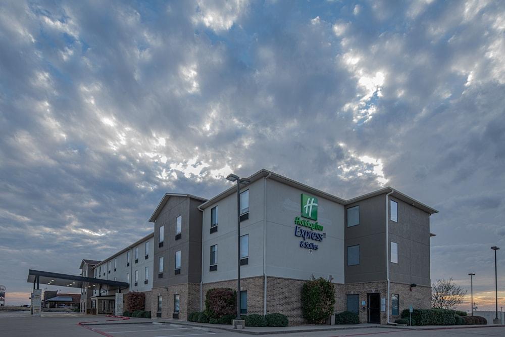 Holiday Inn Express & Suites N Waco Area - West By Ihg Exterior photo