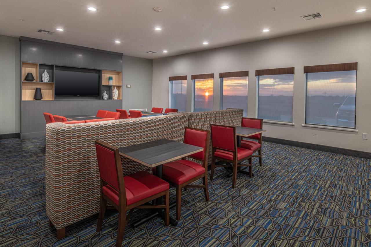 Holiday Inn Express & Suites N Waco Area - West By Ihg Exterior photo