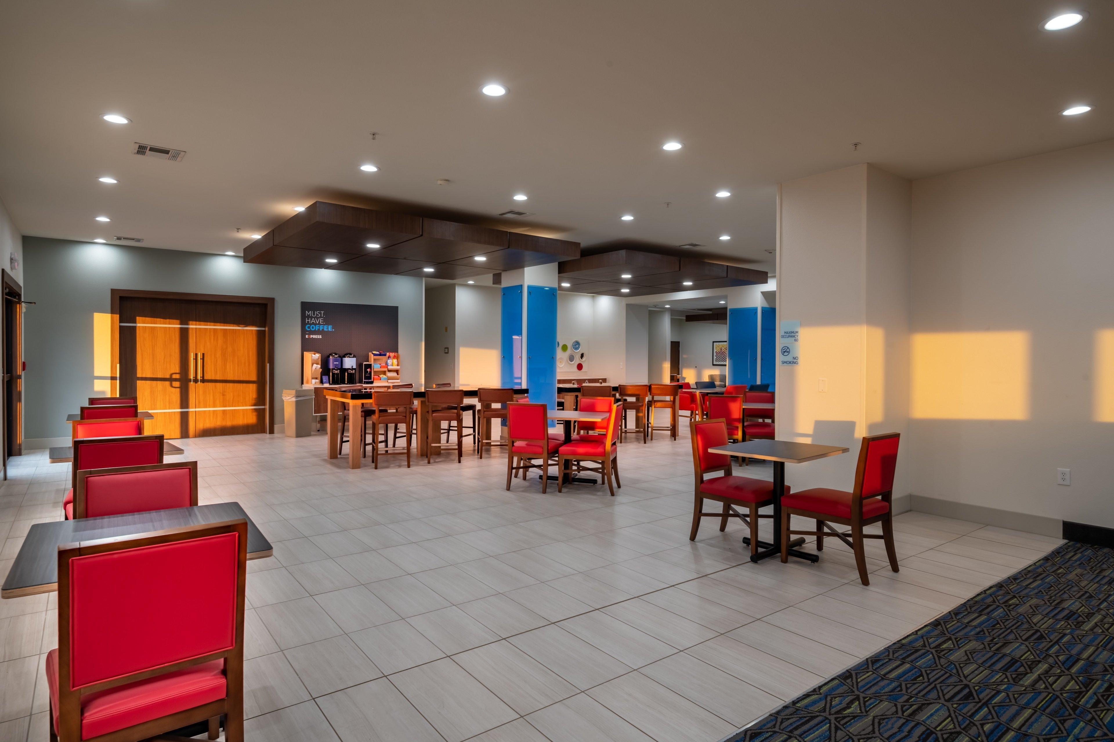 Holiday Inn Express & Suites N Waco Area - West By Ihg Exterior photo