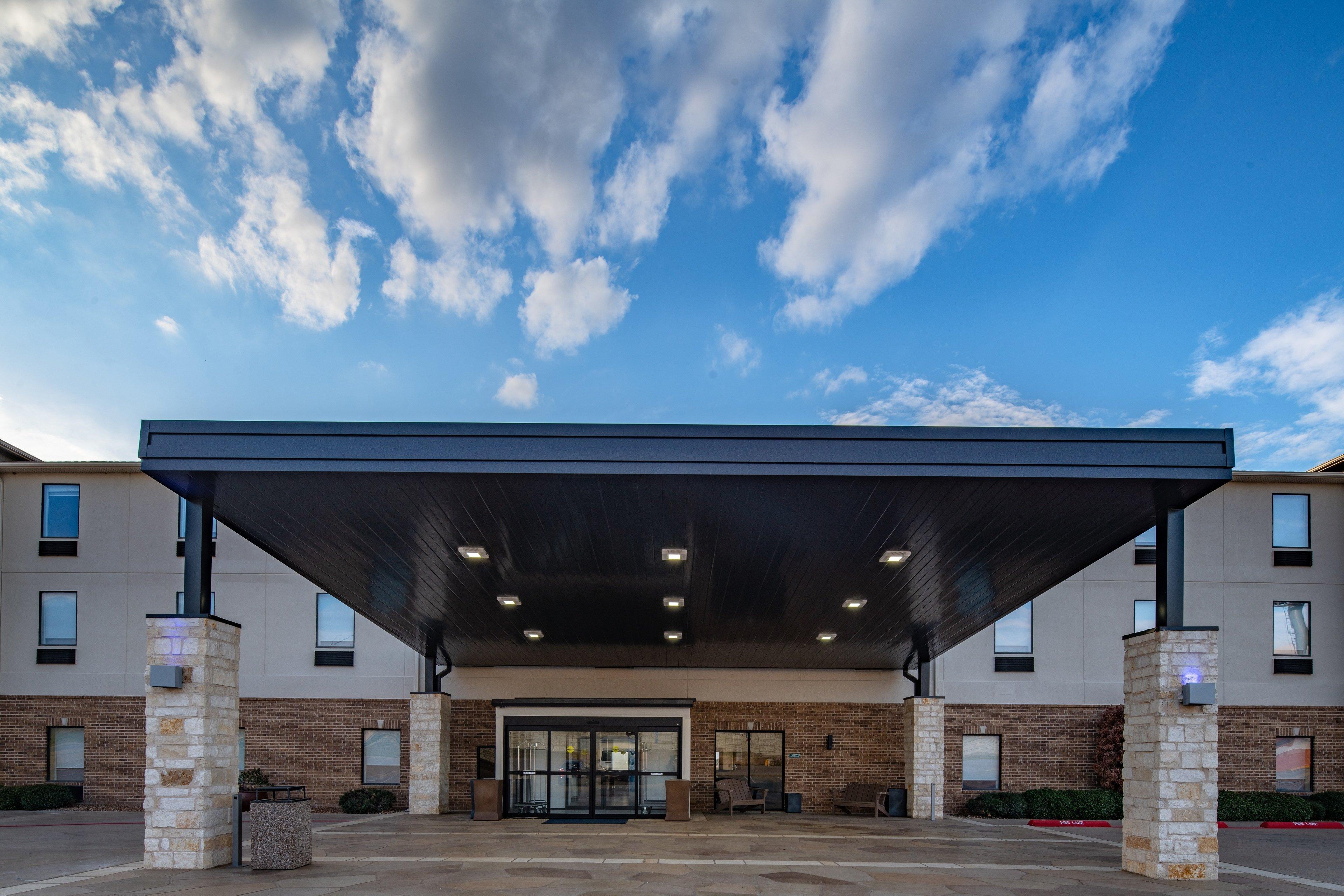 Holiday Inn Express & Suites N Waco Area - West By Ihg Exterior photo
