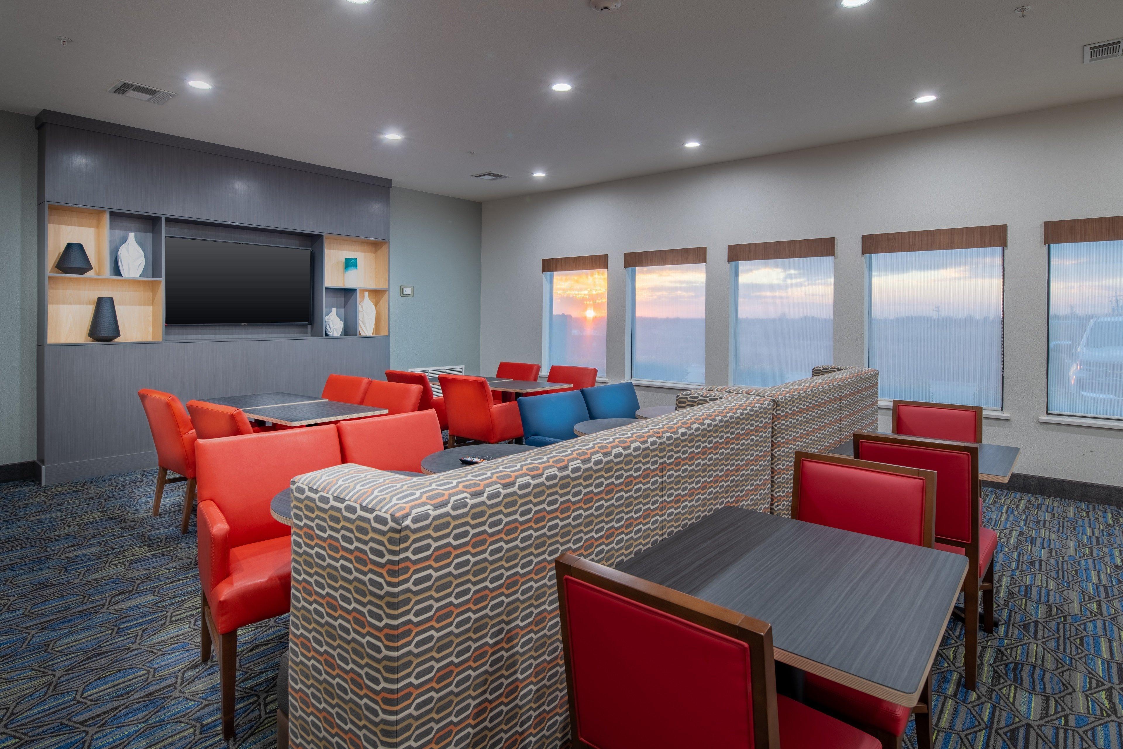 Holiday Inn Express & Suites N Waco Area - West By Ihg Exterior photo