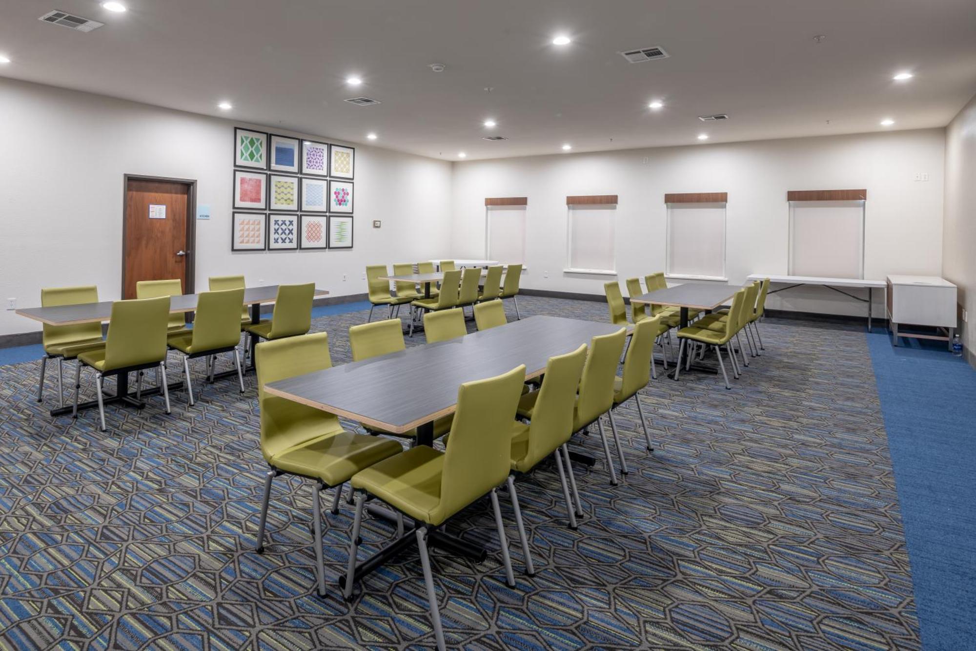 Holiday Inn Express & Suites N Waco Area - West By Ihg Exterior photo