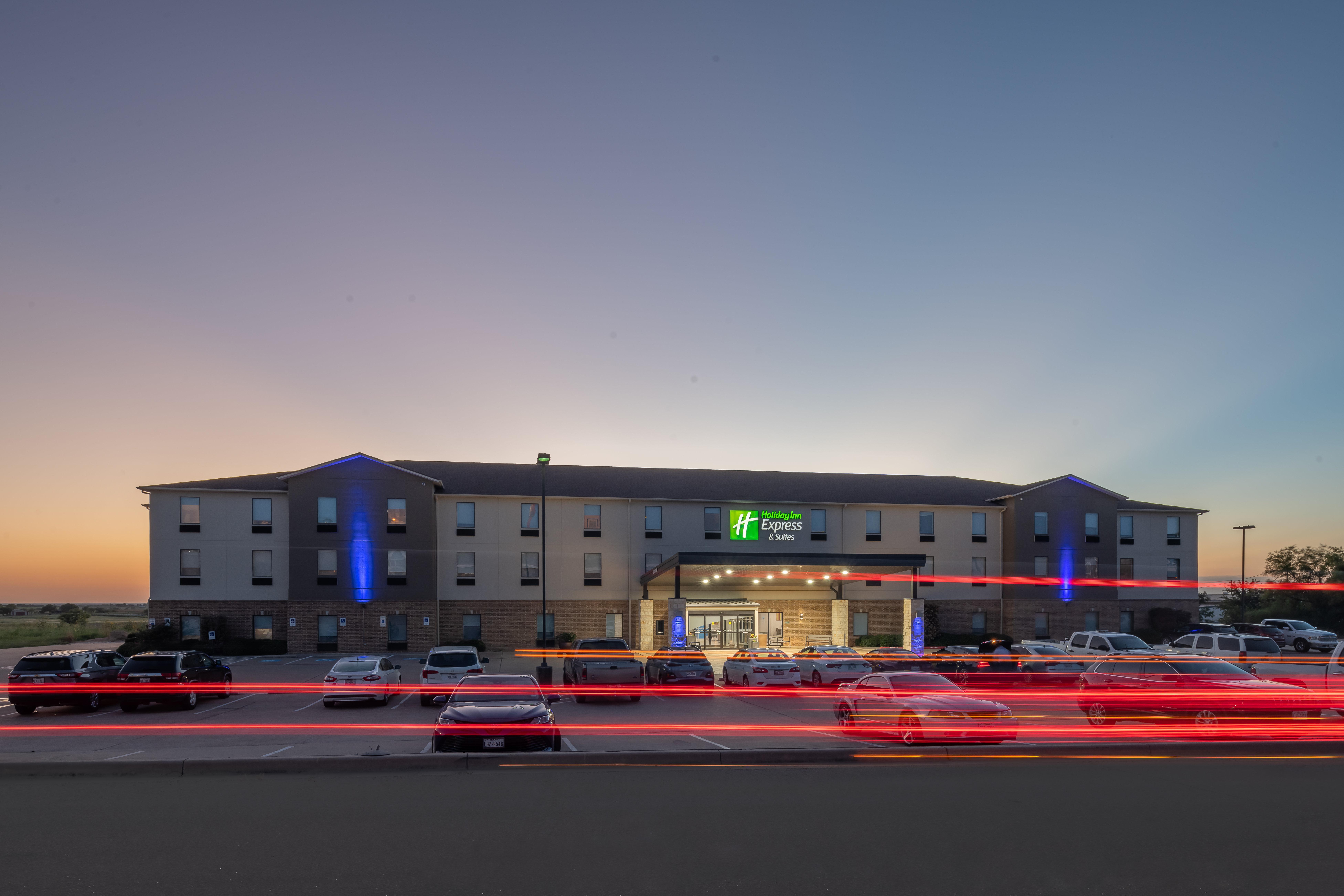 Holiday Inn Express & Suites N Waco Area - West By Ihg Exterior photo