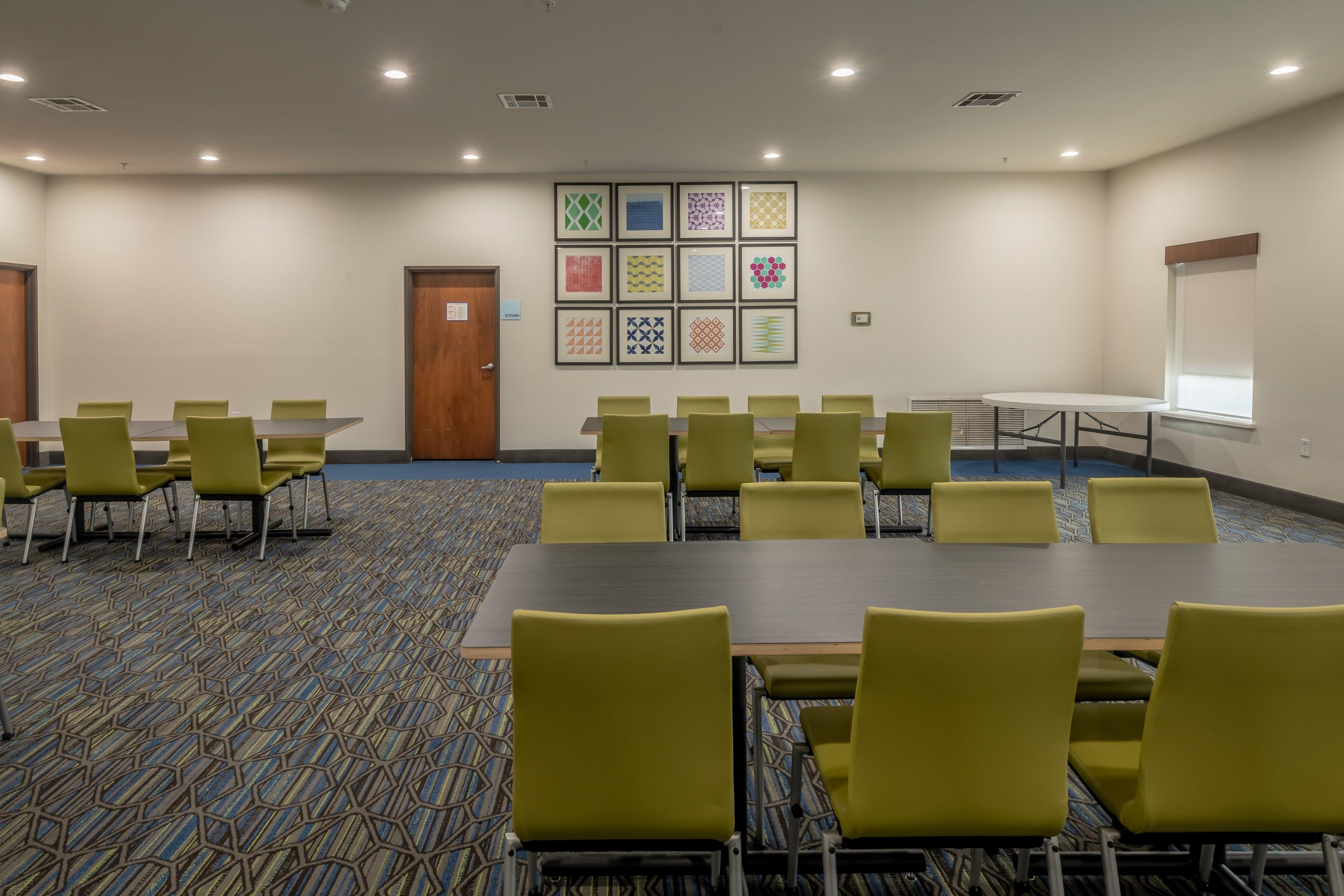 Holiday Inn Express & Suites N Waco Area - West By Ihg Exterior photo