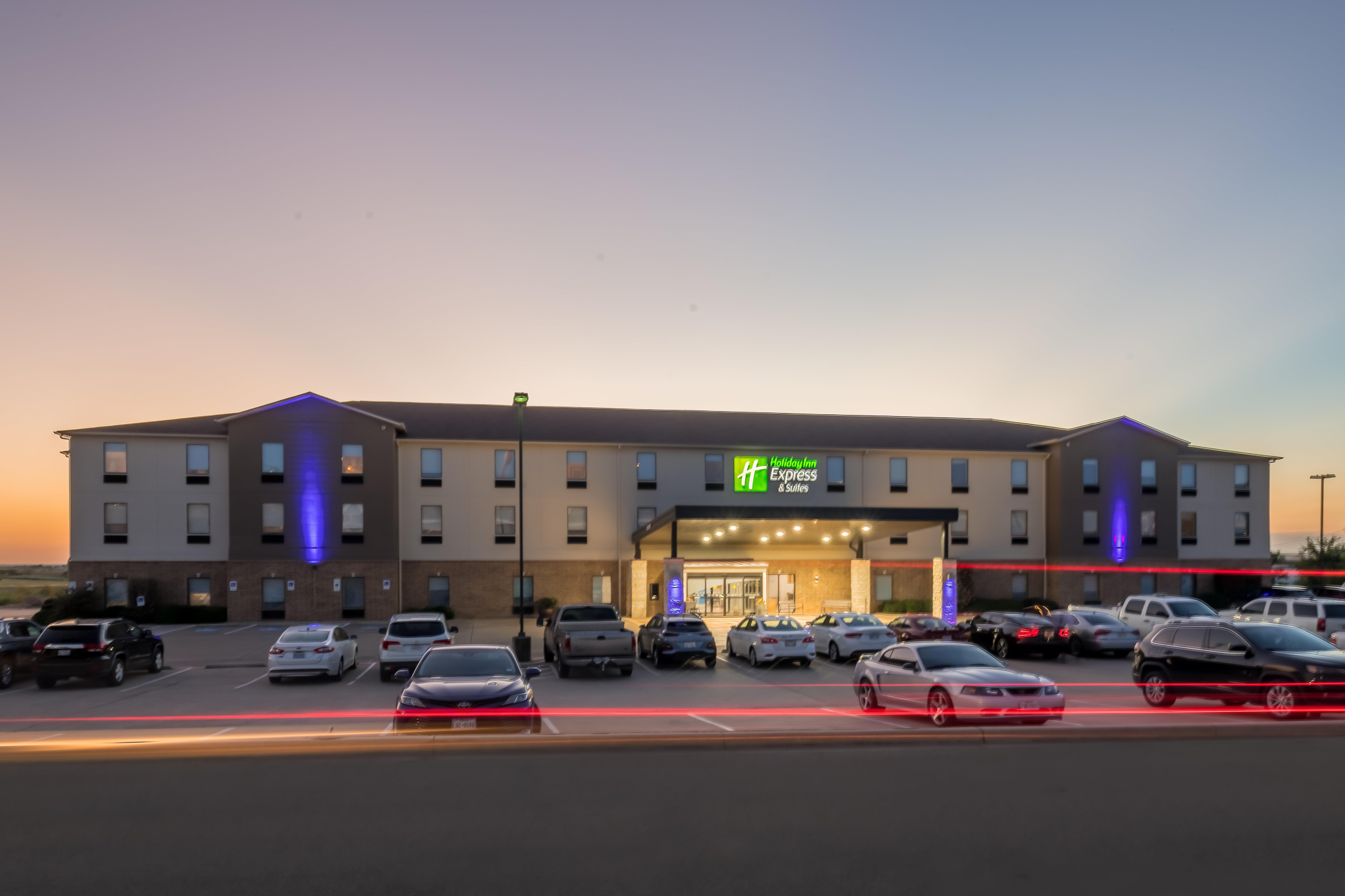 Holiday Inn Express & Suites N Waco Area - West By Ihg Exterior photo